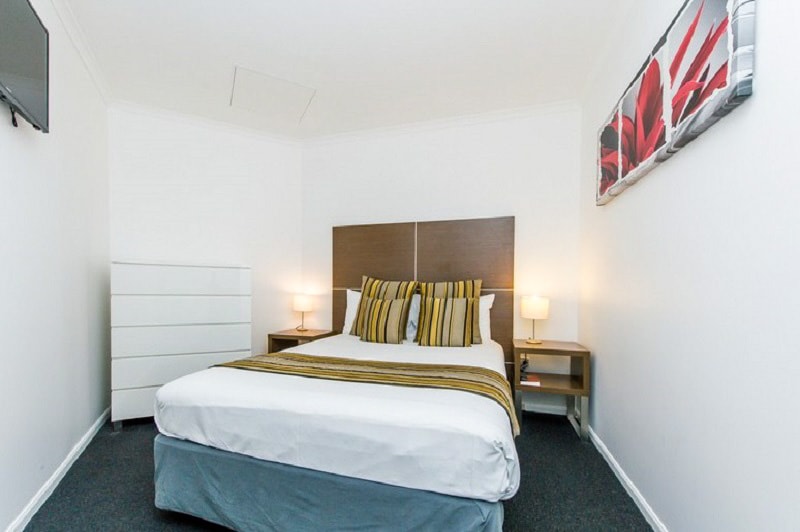Alpha Hotel Canberra - One Bedroom Apartment - Bedroom