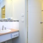 Alpha Hotel Canberra Hotel Room Bathroom