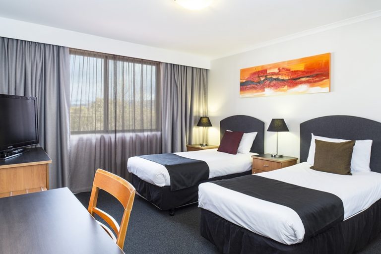 Deluxe Twin - Alpha Hotel Canberra - Tuggeranong Accommodation